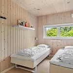 Anouk - 700m From The Sea By Interhome