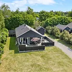 Anouk - 700m From The Sea By Interhome *