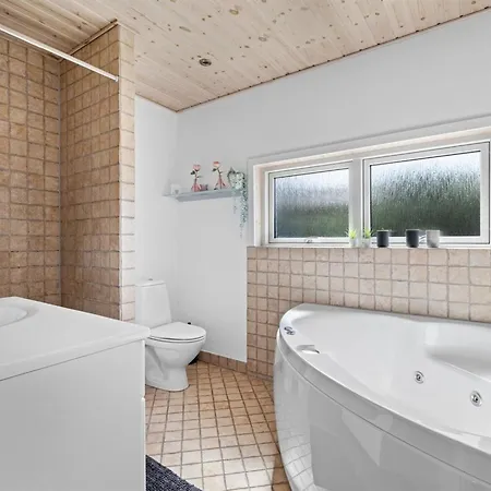Anouk - 700m From The Sea By Interhome